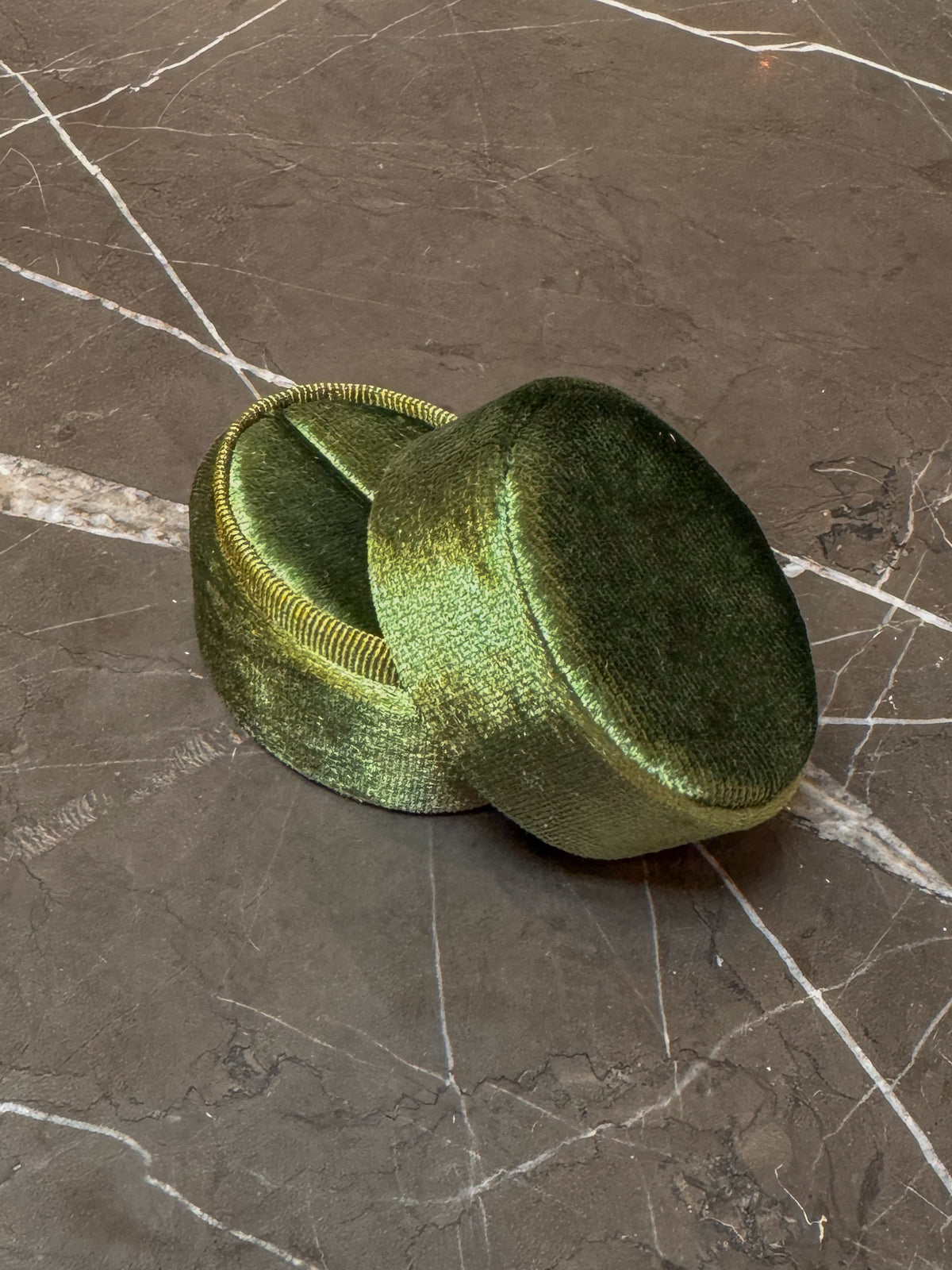 Oval Velvet Ring Box