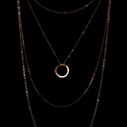 The Complete Guide To Layering Necklaces