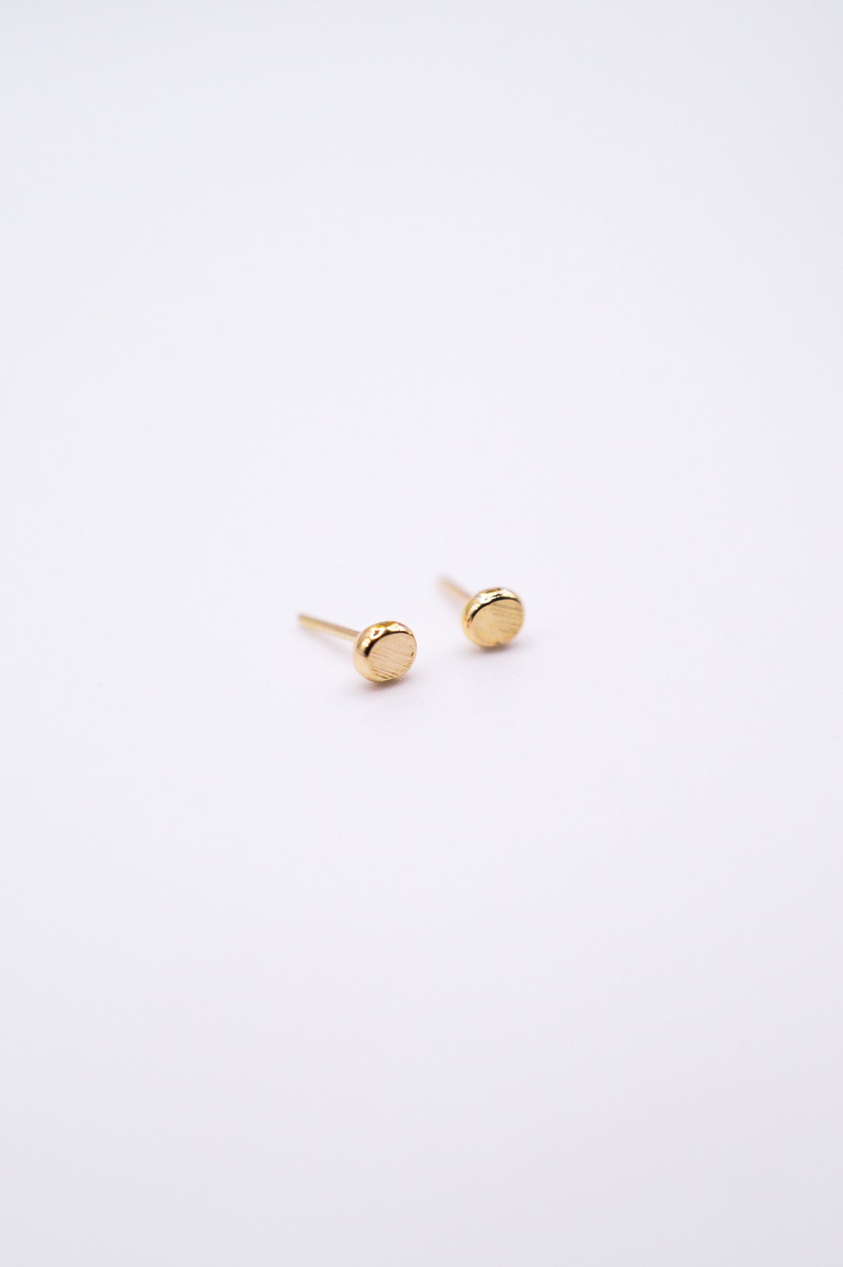 Hammered Bead Flat Back Stud Earring in Solid Gold