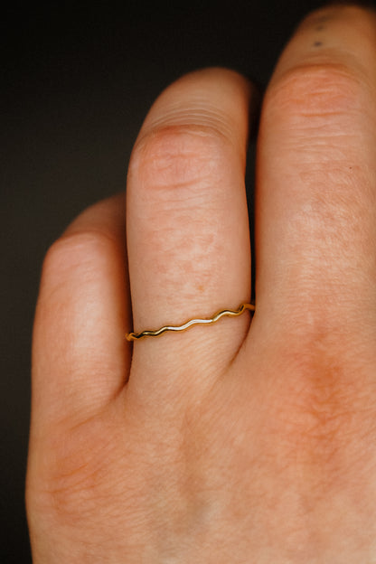 Squiggle Ring, Solid 14K Gold