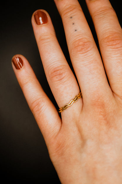 Squiggle Ring, Solid 14K Gold