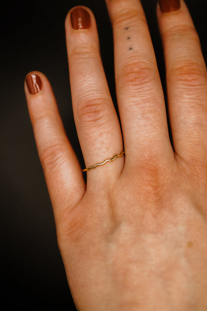 Squiggle Ring, Solid 14K Gold