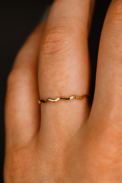 Squiggle Ring, Solid 14K Gold