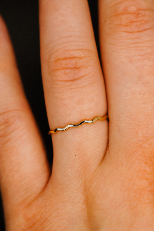 Squiggle Ring, Solid 14K Gold