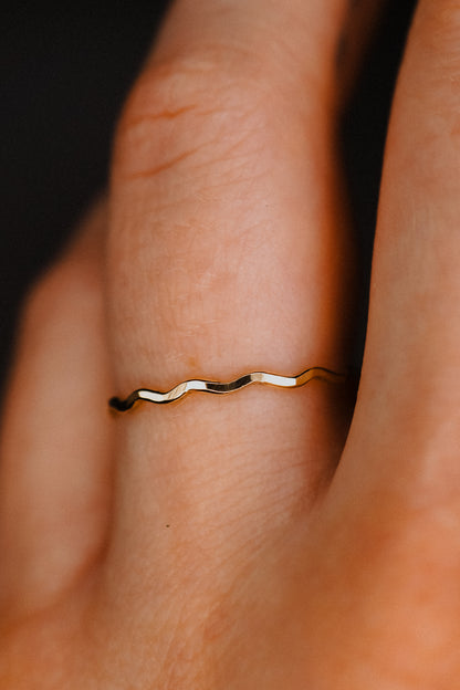 Squiggle Ring, Solid 14K Gold